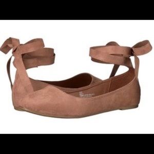 NWOT Madden Girl Tan Lace Up Flats